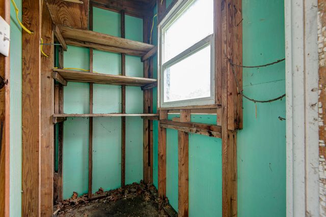 311 W Pleasant Street, Aurora, MO 65605