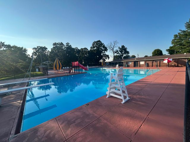 311 W Pleasant Street, Aurora, MO 65605