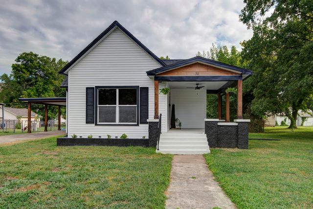 311 W Pleasant Street, Aurora, MO 65605