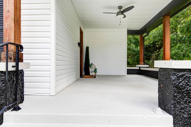 311 W Pleasant Street, Aurora, MO 65605