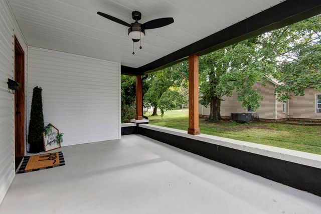 311 W Pleasant Street, Aurora, MO 65605