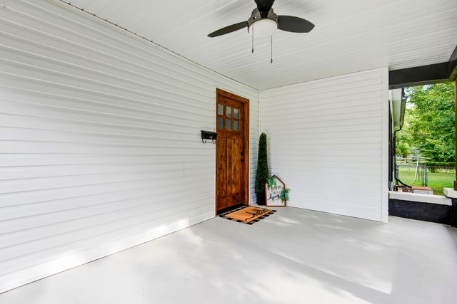 311 W Pleasant Street, Aurora, MO 65605