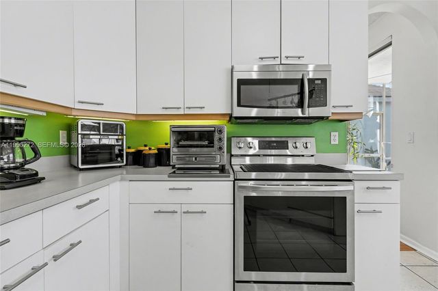 15842 NW 10th St, Pembroke Pines, FL 33028