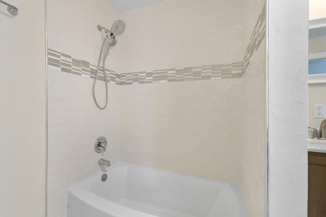 118 E North AVENUE, Milwaukee, WI 53212