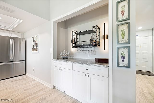 5805 Trailwinds DR 326, Fort Myers, FL 33907