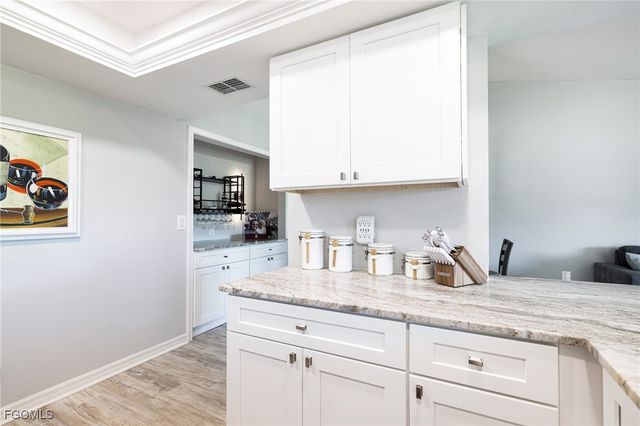 5805 Trailwinds DR 326, Fort Myers, FL 33907