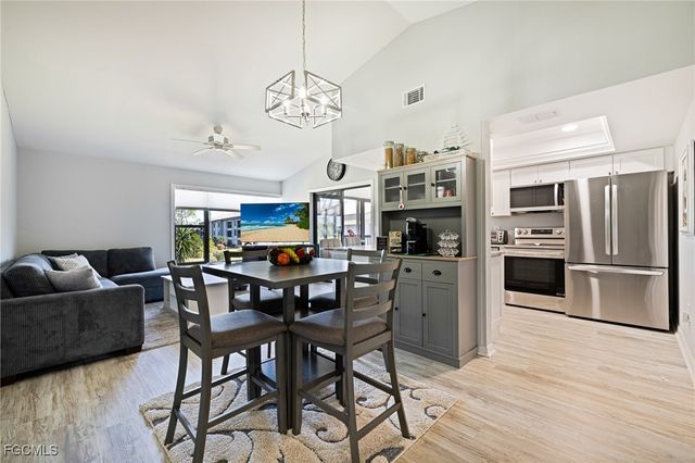 5805 Trailwinds DR 326, Fort Myers, FL 33907