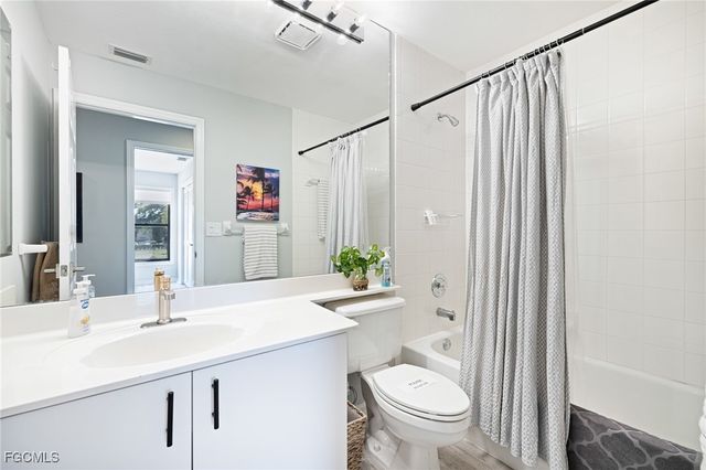 5805 Trailwinds DR 326, Fort Myers, FL 33907