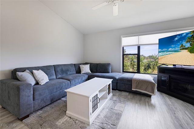 5805 Trailwinds DR 326, Fort Myers, FL 33907