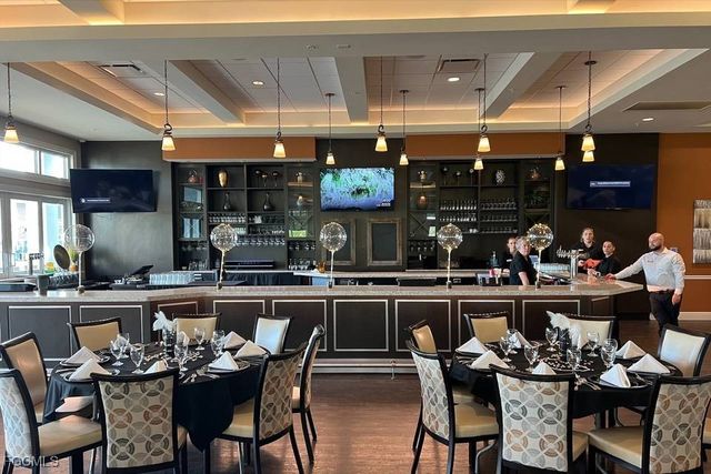 5805 Trailwinds DR 326, Fort Myers, FL 33907