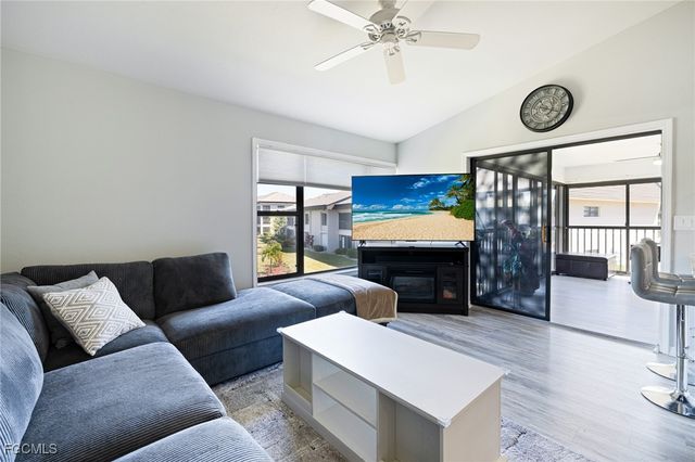 5805 Trailwinds DR 326, Fort Myers, FL 33907