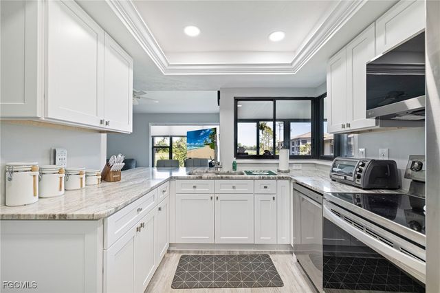 5805 Trailwinds DR 326, Fort Myers, FL 33907