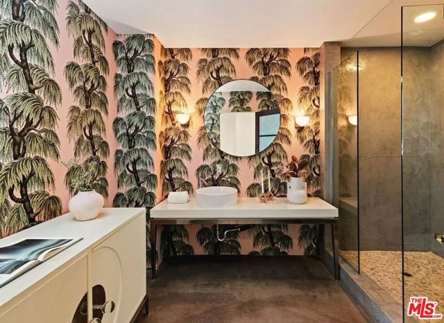 8435 FRANKLIN Avenue, West Hollywood, CA 90069