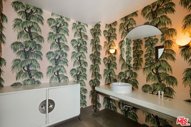 8435 FRANKLIN Avenue, West Hollywood, CA 90069