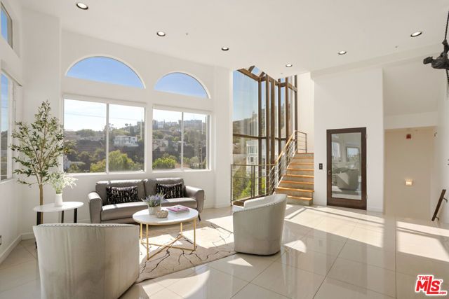 8435 FRANKLIN Avenue, West Hollywood, CA 90069