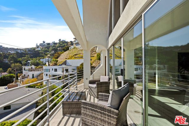 8435 FRANKLIN Avenue, West Hollywood, CA 90069