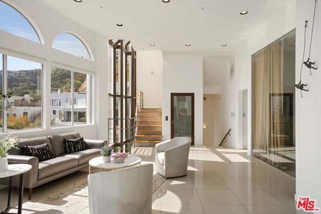 8435 FRANKLIN Avenue, West Hollywood, CA 90069
