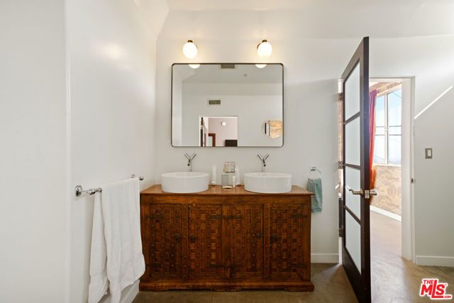 8435 FRANKLIN Avenue, West Hollywood, CA 90069
