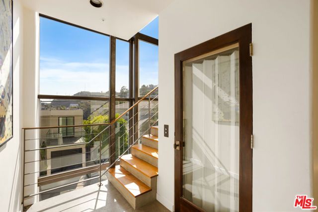 8435 FRANKLIN Avenue, West Hollywood, CA 90069