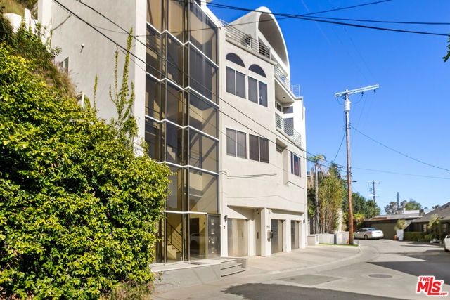 8435 FRANKLIN Avenue, West Hollywood, CA 90069