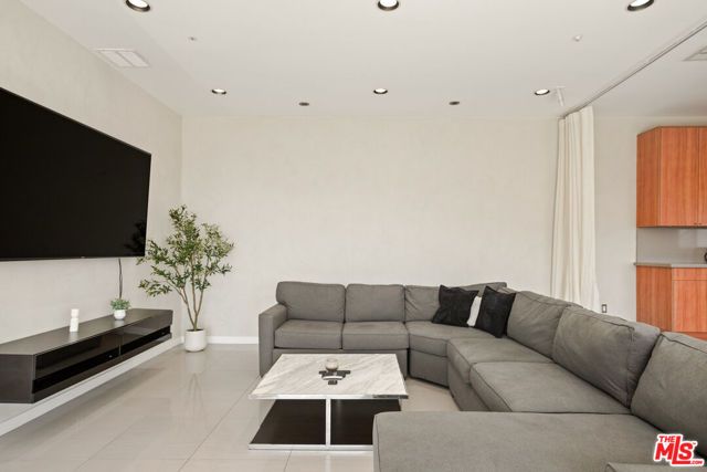 8435 FRANKLIN Avenue, West Hollywood, CA 90069
