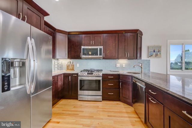 4 E 20TH ST, Barnegat Light, NJ 08006