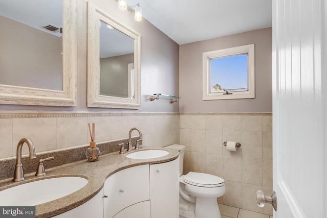 4 E 20TH ST, Barnegat Light, NJ 08006