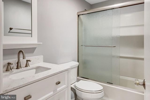 4 E 20TH ST, Barnegat Light, NJ 08006