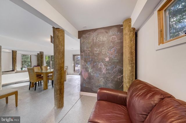 4 E 20TH ST, Barnegat Light, NJ 08006