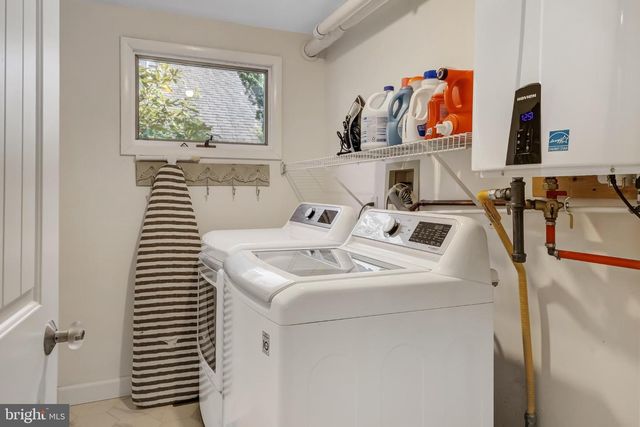 4 E 20TH ST, Barnegat Light, NJ 08006