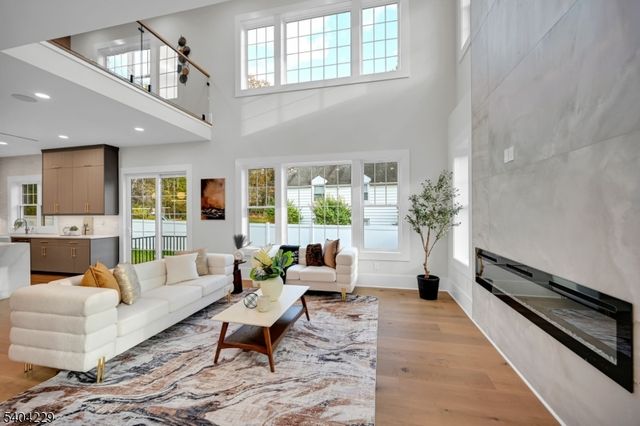 4 Drummond Ter, Livingston Twp., NJ 07039