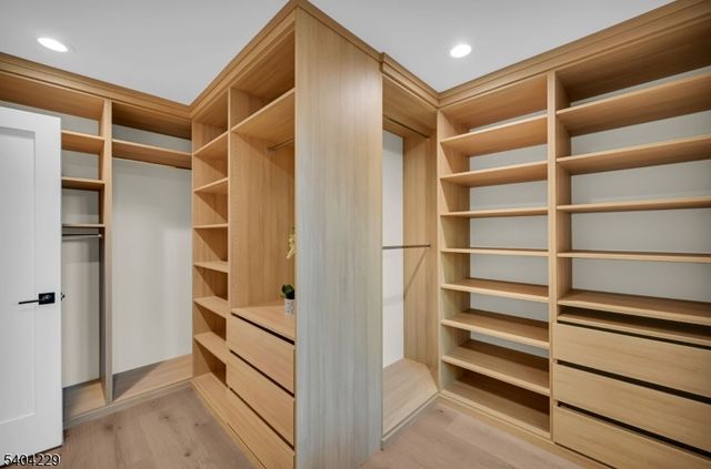 4 Drummond Ter, Livingston Twp., NJ 07039