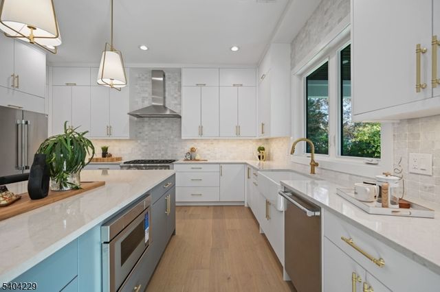 4 Drummond Ter, Livingston Twp., NJ 07039