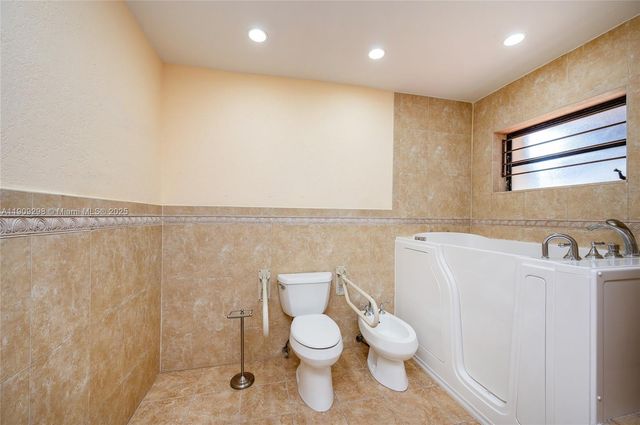 8100 SW 34th St, Miami, FL 33155