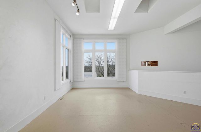 1935 E 850 Rd, Lecompton, KS 66050