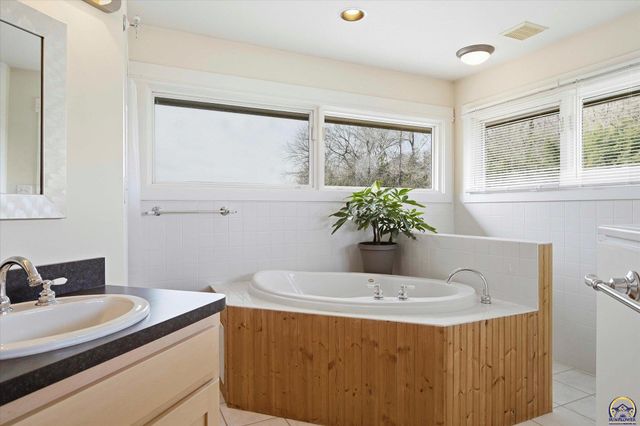 1935 E 850 Rd, Lecompton, KS 66050