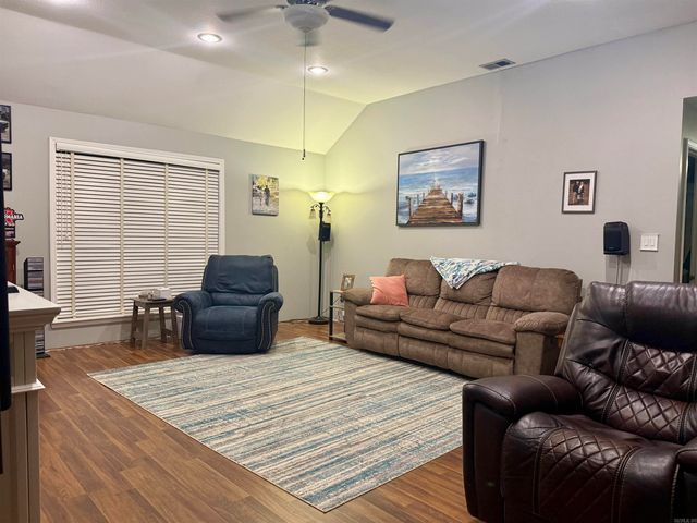 3007 Newcastle, Paragould, AR 72450