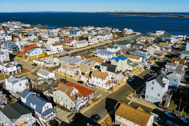 52 Barberie Avenue, Highlands, NJ 07732