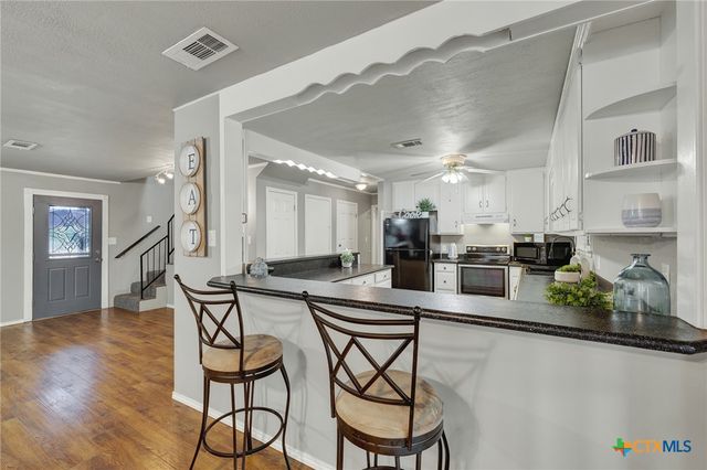 580 E Zipp Road, New Braunfels, TX 78130