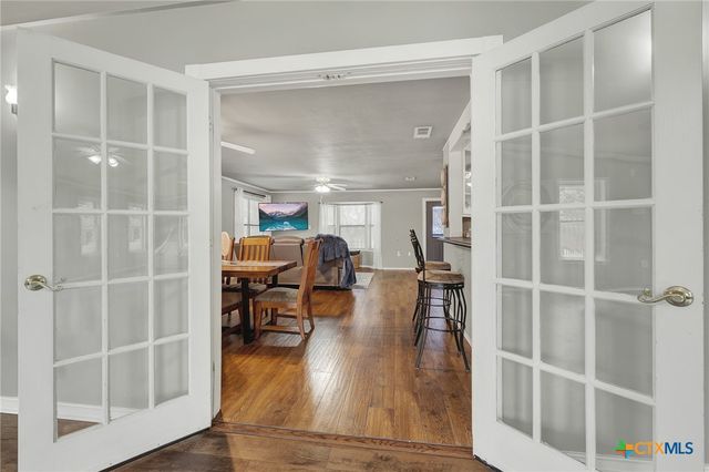 580 E Zipp Road, New Braunfels, TX 78130