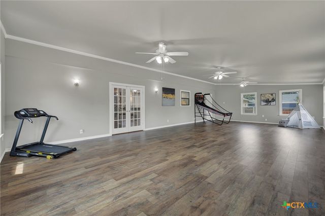 580 E Zipp Road, New Braunfels, TX 78130