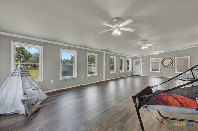 580 E Zipp Road, New Braunfels, TX 78130