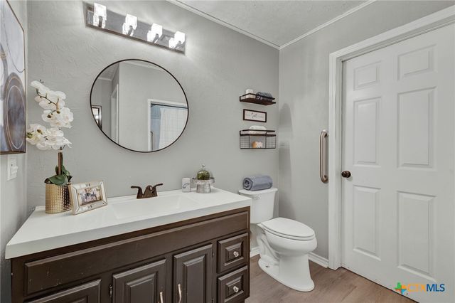 580 E Zipp Road, New Braunfels, TX 78130