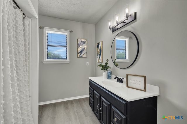 580 E Zipp Road, New Braunfels, TX 78130