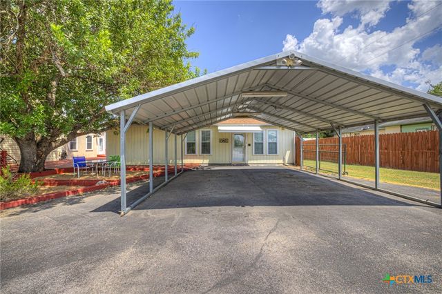 580 E Zipp Road, New Braunfels, TX 78130