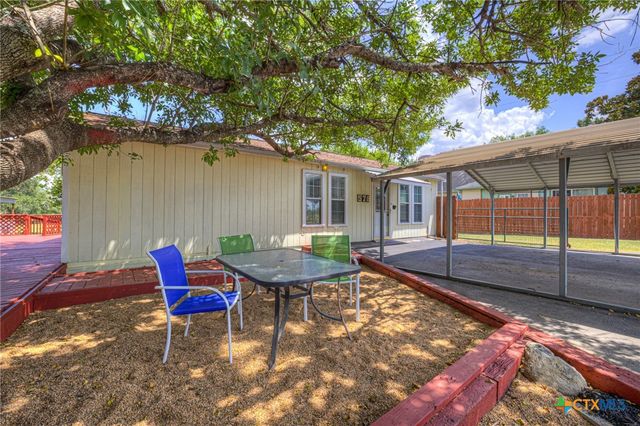 580 E Zipp Road, New Braunfels, TX 78130