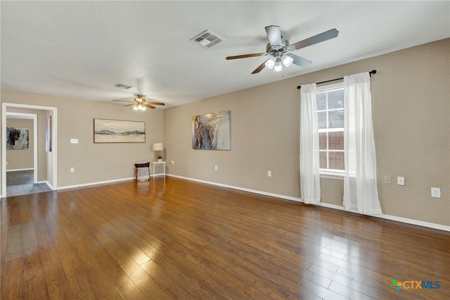 580 E Zipp Road, New Braunfels, TX 78130