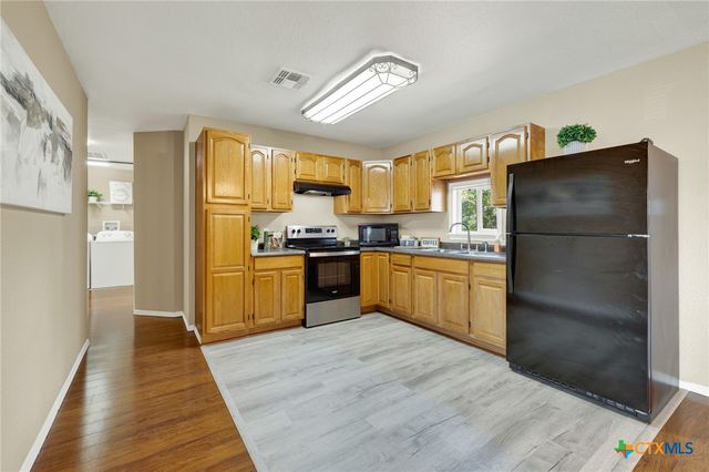 580 E Zipp Road, New Braunfels, TX 78130