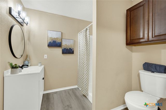 580 E Zipp Road, New Braunfels, TX 78130