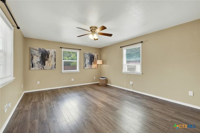 580 E Zipp Road, New Braunfels, TX 78130